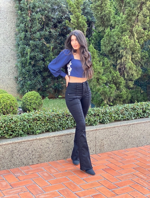CALÇA BOOTCUT RECORTES FRENTE
