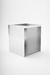 Mesa de luz de metal / aluminio. También puede usarse como mesa auxiliar, biblioteca, o portavinilos. Diseño original de la marca danesa FRAMA.