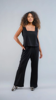 Blusa Decote Quadrado Preta na internet