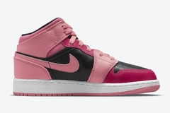 Air Jordan 1 Mid Coral Chalk na internet