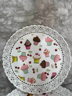 Bandeja plastica 30cm, para tortas o cupcakes. en internet