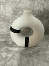 Florero ceramica grañeado circulo white 24x22cm. COD: 3767.