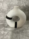 Florero ceramica grañeado circulo white 24x22cm. COD: 3767.