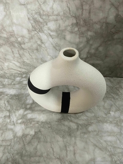 Florero ceramica grañeado circulo white 24x22cm. COD: 3767. en internet