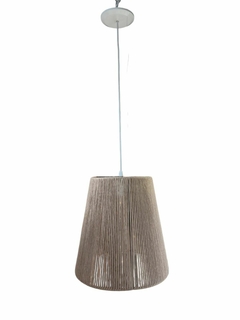 Pantalla Cónica Mediana de Diseño Artesanal - Ideal para Decorar tus Espacios. COD: 3921.