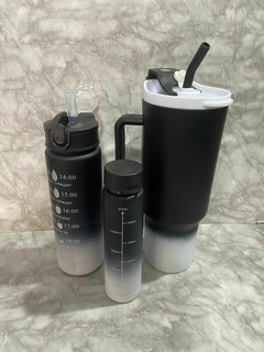 Set de Vaso con Manija y Bombilla + 2 Botellas de Plástico – 1,7L, 700ml y 270ml. COD: 2935.