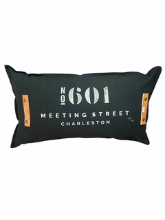 Almohadones decorativos 70x40 cm con detalles en cuero y frases únicas. COD: 3036. - comprar online