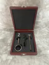 Set de Vino de 4 Piezas en Caja de Madera - Ideal para Regalo. COD: 1043.