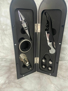Set de Vino de 5 Piezas en Estuche con Forma de Botella. COD: 1047. - comprar online