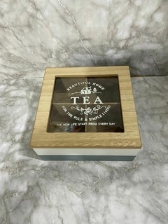 Caja de té cuadrada con visor de vidrio y 4 divisiones - Elegancia y funcionalidad. COD: 3152. - comprar online