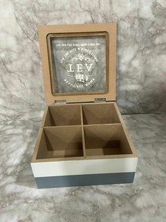 Caja de té cuadrada con visor de vidrio y 4 divisiones - Elegancia y funcionalidad. COD: 3152. en internet