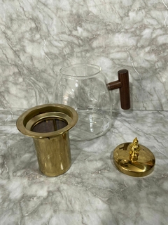 Tetera de Vidrio con Filtro Dorado y Manija de Madera - 1100 ml. COD: 1040. en internet
