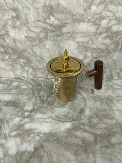 Tetera de Vidrio con Filtro Dorado y Manija de Madera - 1100 ml. COD: 1040. - comprar online