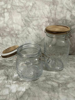 Frascos de Vidrio Herméticos con Tapa de Madera – Dos Tamaños Disponibles. COD: 1379-1380. en internet