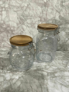 Frascos de Vidrio Herméticos con Tapa de Madera – Dos Tamaños Disponibles. COD: 1379-1380. - comprar online