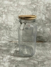 Frasco de Vidrio con Tapa de Madera y Cierre Hermético – 26 cm de Alto. COD: 1375.