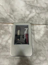 Set de Vino en Caja Metálica con 3 Accesorios - Ideal para Regalo. COD: 1049.