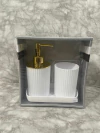 Set de Baño 3 Piezas en Plástico Blanco con Detalles Dorados. COD: 4765.