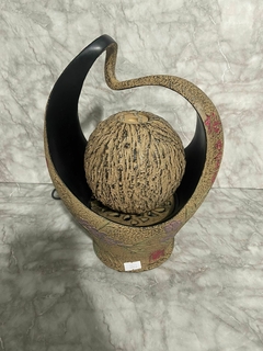 Fuente de agua eléctrica con luz – Diseño estilo piedra y flores. COD: 3323. - comprar online