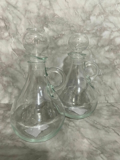 Set de 2 Aceiteras/Vinagreras de Vidrio 250 ml con Tapa Diseño Moderno y Funcional. COD: 1646.