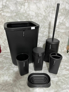 Set de Baño Completo 6 Piezas PVC – Negro o Gris Claro – Alta Resistencia. COD: 4775. en internet