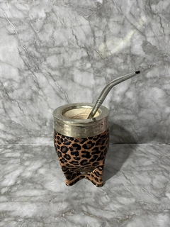 Mate de Calabaza Forrado en Cuero Animal Print con Virola de Alpaca. COD: 301.