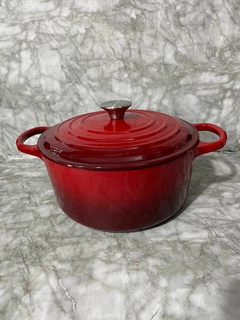 Olla de Hierro Fundido Esmaltado VONNE 26 cm con Tapa – Rojo o Azul. COD: 812.
