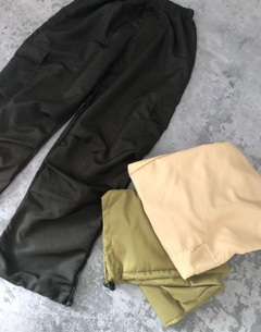 Pantalon rompeviento cargo