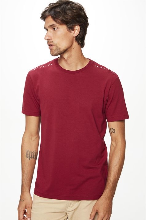 CAMISETA ESTAMPA NOS OMBROS DAMYLLER BORDO MASCULINA