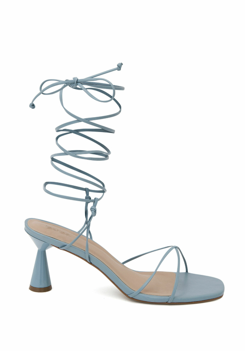 SANDÁLIA EM COURO COM SALTO GEOMÉTRICO AZUL LEZ A LEZ FEMININA