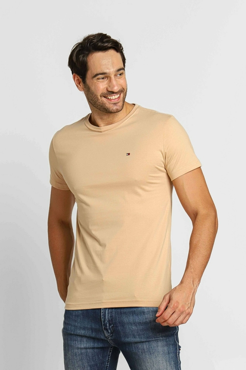 CAMISETA CLÁSSICA DE ALGODÃO BEGE TOMMY HILFIGER MASCULINA