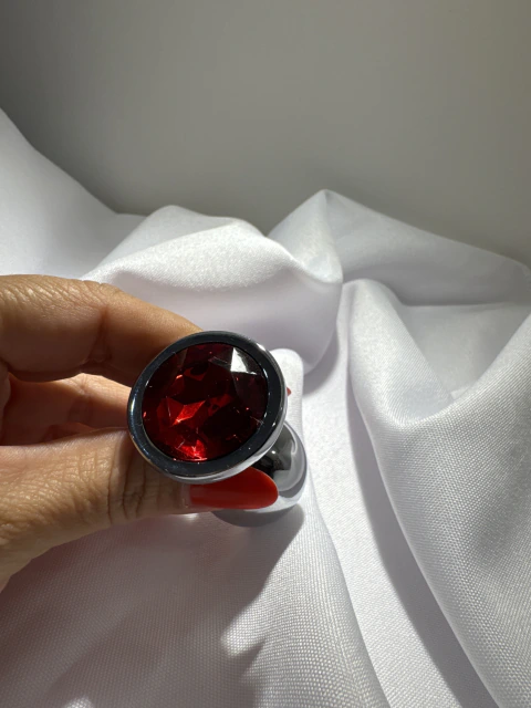 Plug de Metal M Com Vermelho