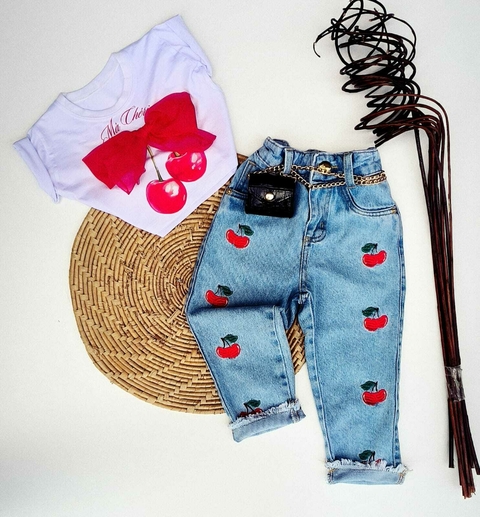 Conjunto infantil de cropped e calça jeans cerejinha