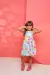 Vestido infantil de alça de amarrar Duda na internet