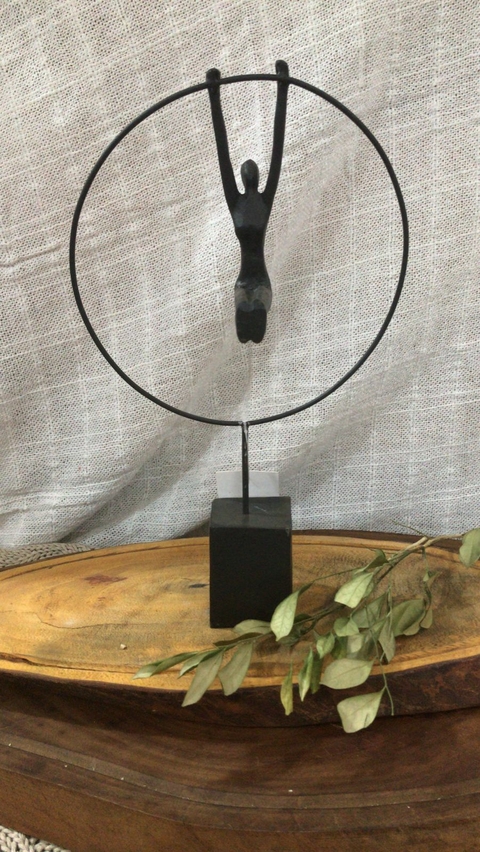 Escultura de Metal Ginasta