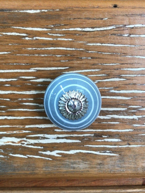 Puxador Cinza e Branco