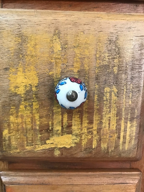 Puxador Branco com Ramos de Flor