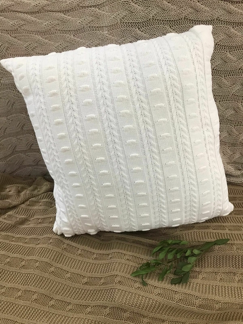 Almofada Tricô Off White Bolinha