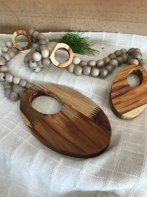 Colar de Mesa Natural e Ponteiras de Madeira