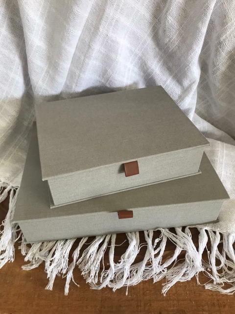 Caixa Revestida em Tecido Cinza Claro