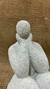 Escultura Sentada Mulher em Polirresina - comprar online