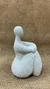 Escultura Sentada Mulher em Polirresina na internet