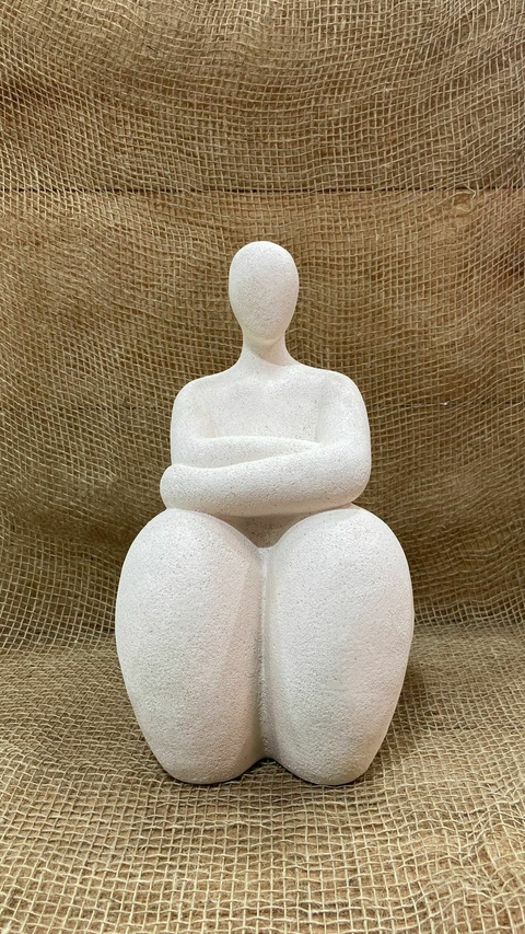 Escultura Mulher em Granito