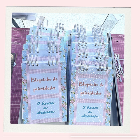 Kit 10 Unidades Bloquinhos Personalizados Capa Holográfica - 100 Folhas - Tamanho A6 10.5x15