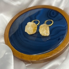 BRINCO PEDRA BRUTA ARGOLA (OURO)- CITRINO - comprar online