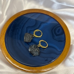 BRINCO PEDRA BRUTA ARGOLA (OURO)- TURMALINA