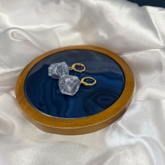 BRINCO PEDRA BRUTA ARGOLA (OURO)- QUARTZO AZUL - Nova Topázio