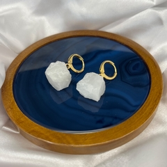 BRINCO PEDRA BRUTA ARGOLA (OURO)- QUARTZO BRANCO - comprar online