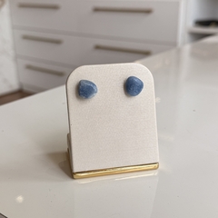 BRINCO PEDRA ROLADA AGARRADINHO- QUARTZO AZUL na internet