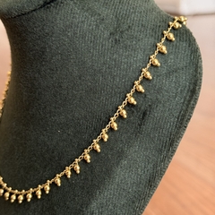 CHOCKER ESFERINHAS (OURO) na internet